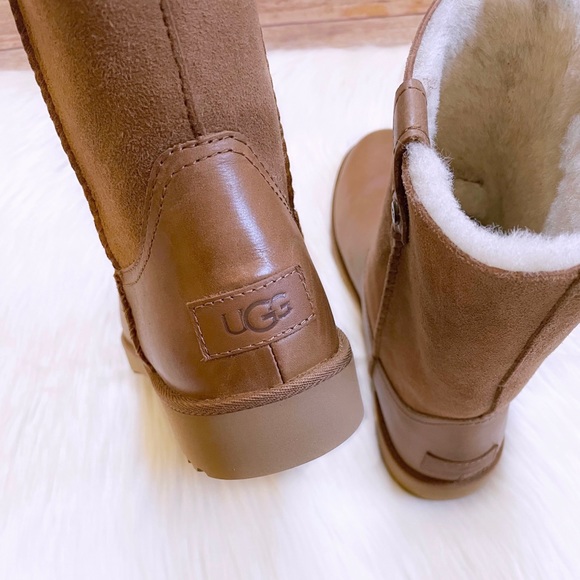 UGG Women’s Romely Short Chestnut Boots - Picture 6 of 9